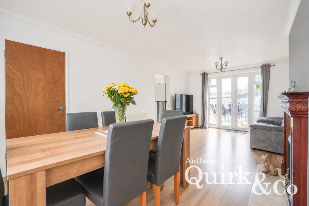 House in Romford - More
