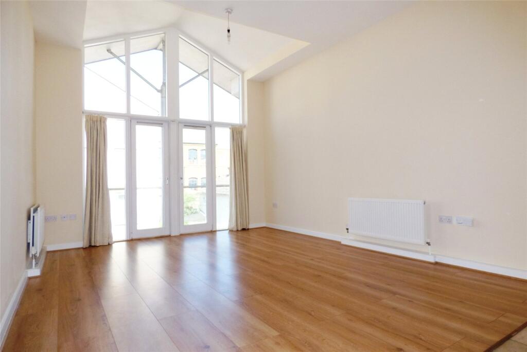Apartment in Tunbridge Wells, Kent - View 2