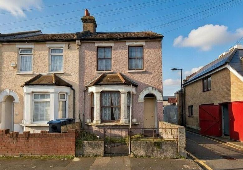 Main image of property: 2 Limes Road, Croydon, Surrey, CR0 2HE