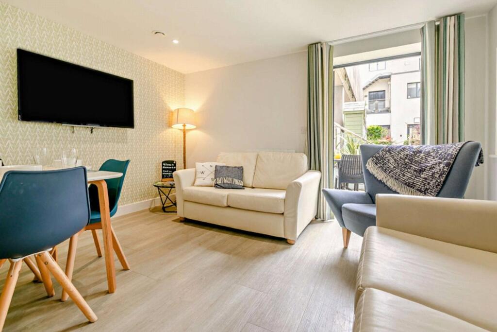 3-bed apartment on Beach Road, Woolacombe, Devon, EX34, £450,000