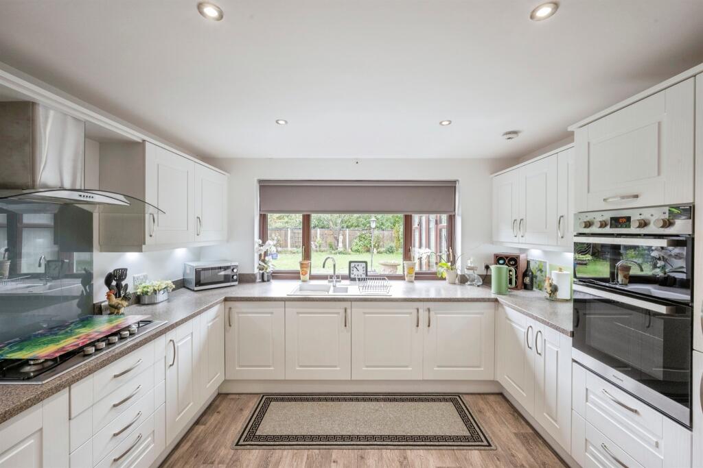 House in Doncaster, Barnby Dun with Kirk Sandall - View 5