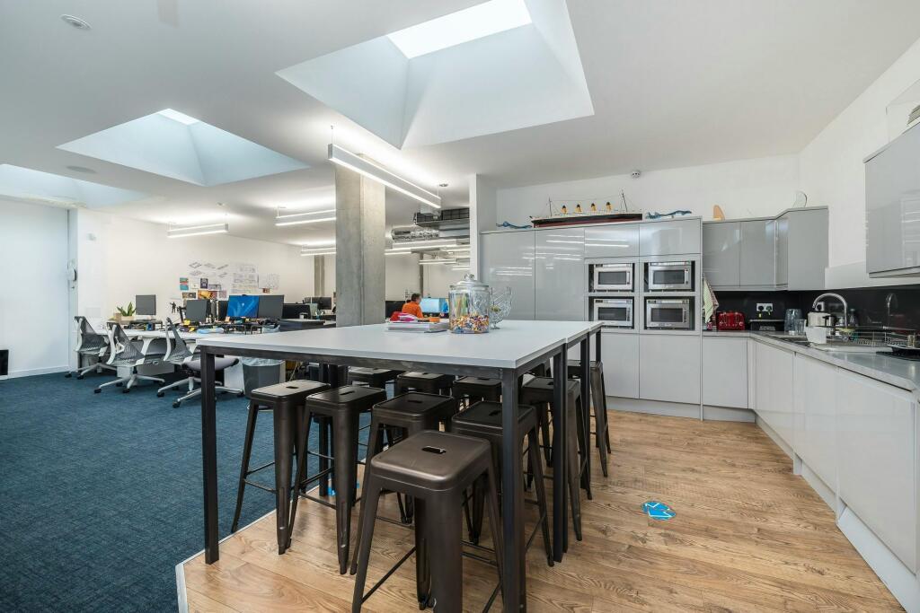 8 Lamb Walk kitchen 2 Copy.jpg