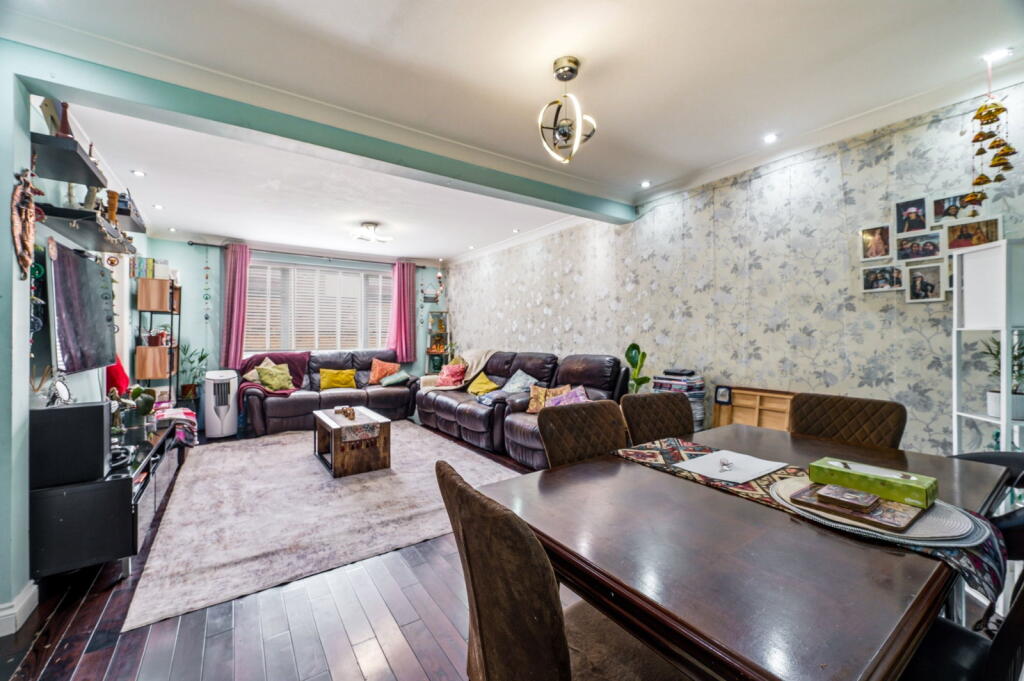 House in Slough - View 4