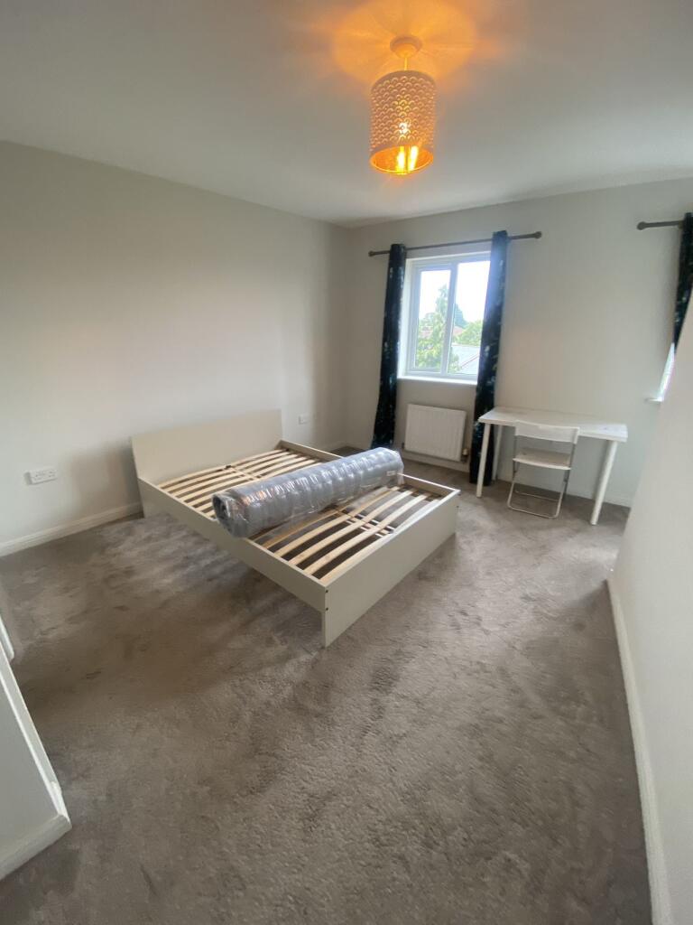 5 bedroom terraced house for rent
