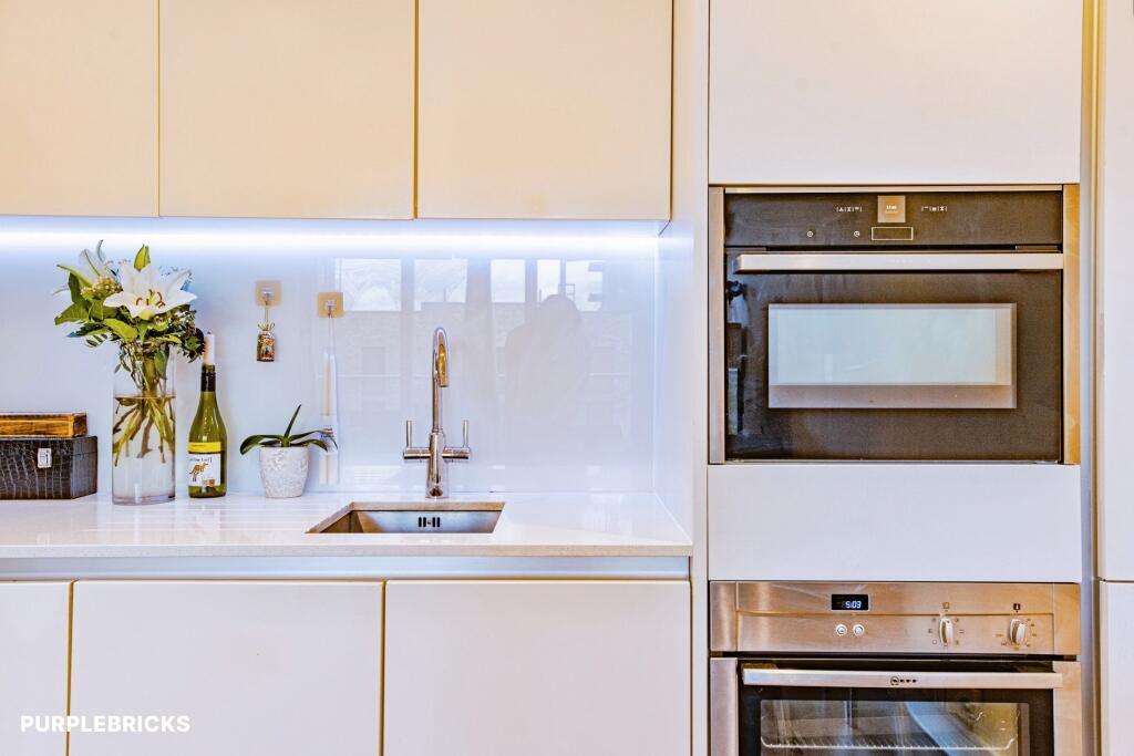 Apartment in London, Royal Borough of Greenwich - More