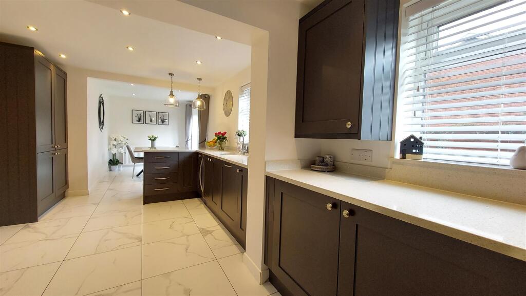 Broadlands Avenue, Bourne photo 3
