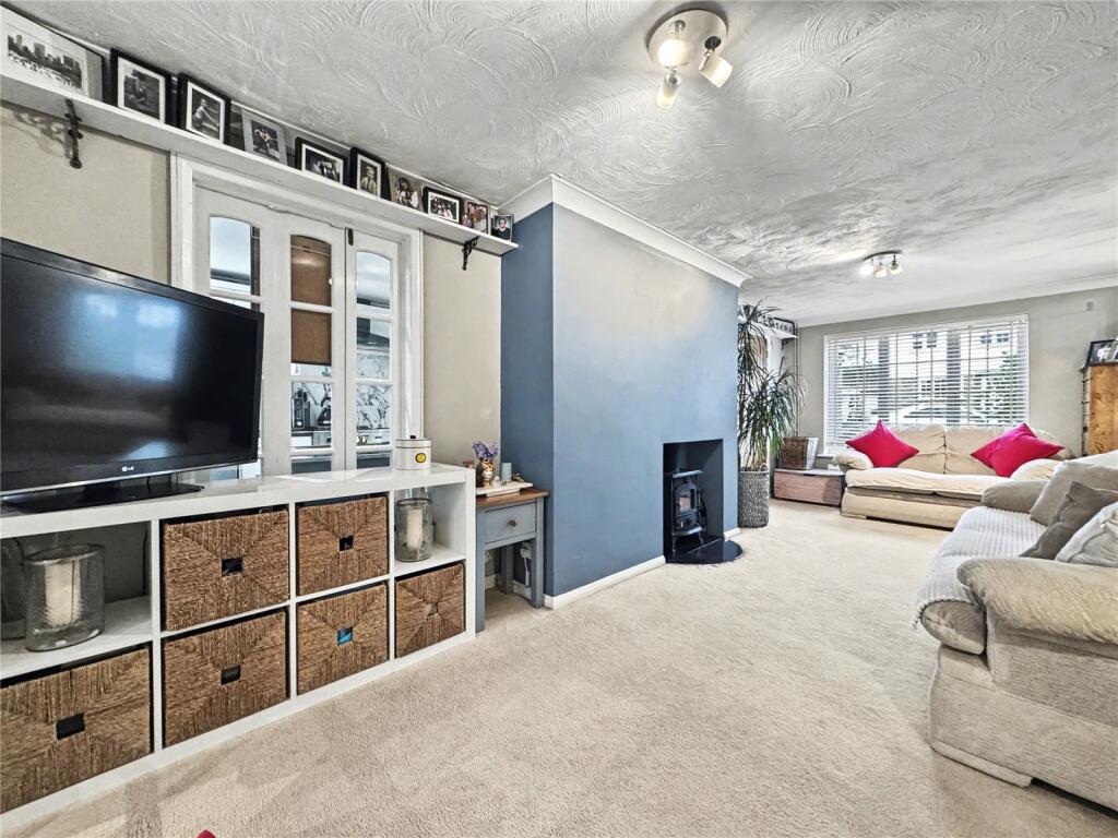 Prinys Drive, Wigmore, Kent, ME8 photo 2