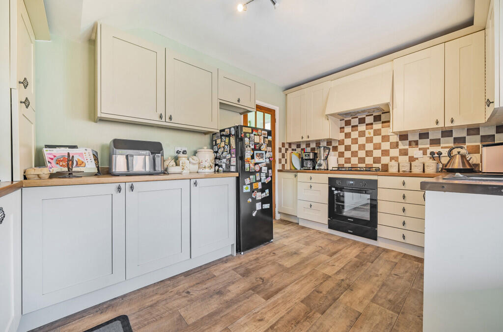 Meadow Way, Theale, Reading photo 2