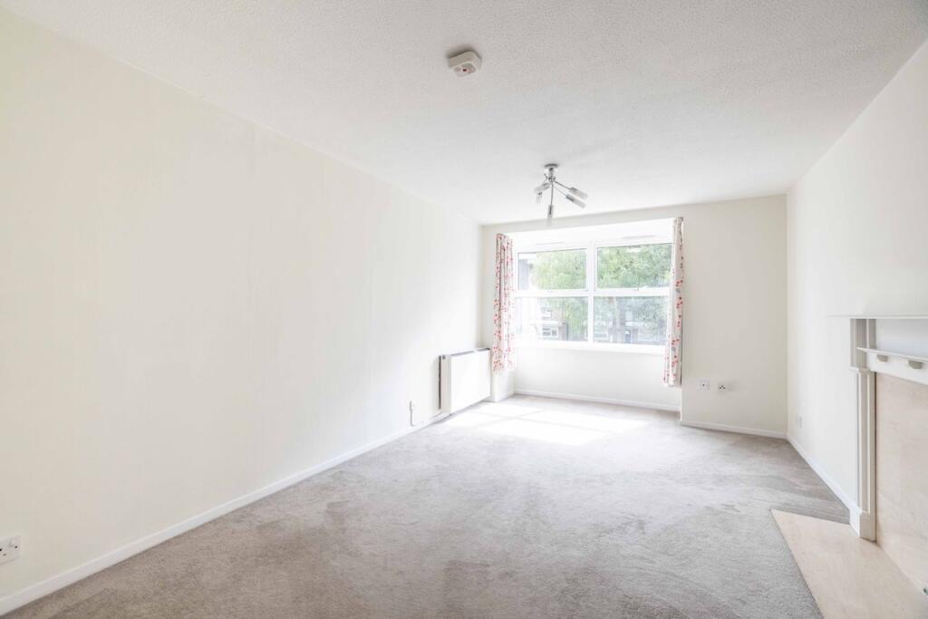 Apartment in Slough - More