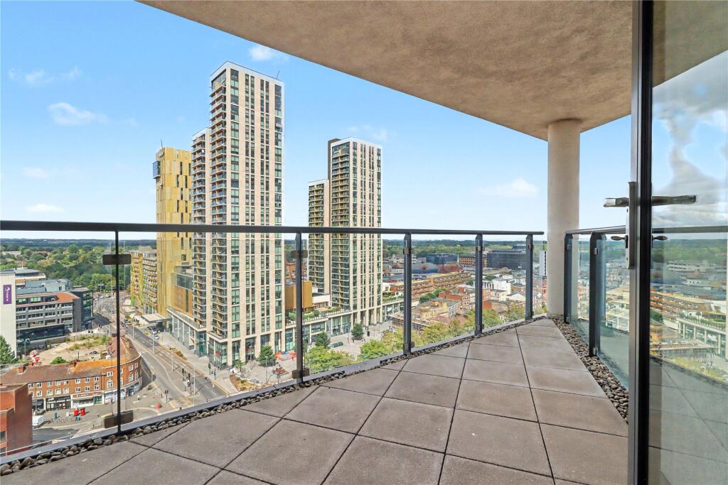 Apartment in Woking, Westfield - View 5