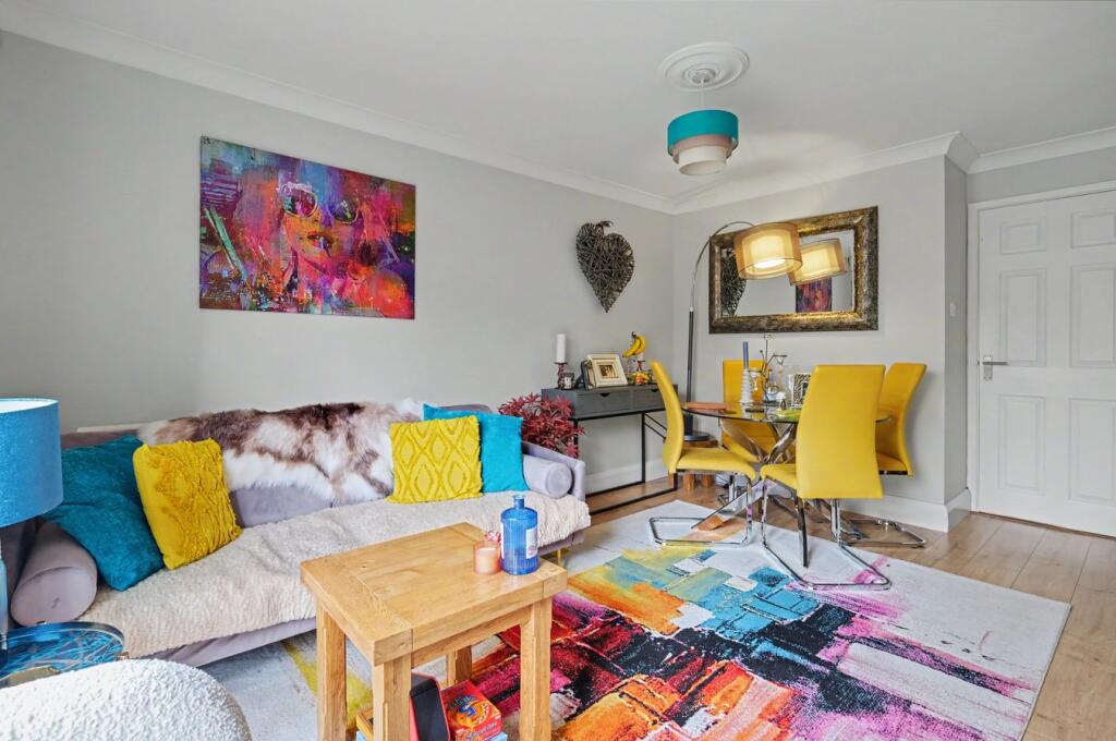 House in Chelmsford, Chancellor Park, Chelmer - View 4