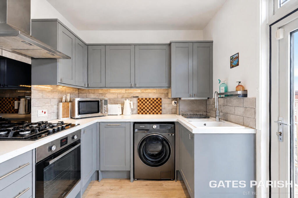 Apartment in Hornchurch, Gidea Park - View 5