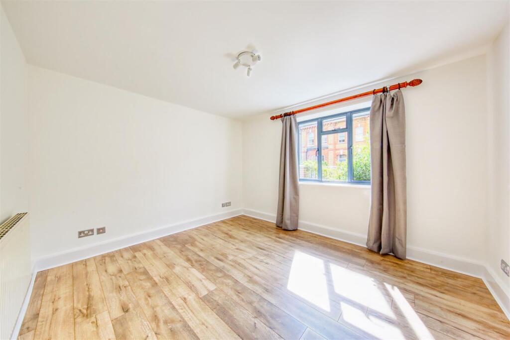 Apartment in London - View 5