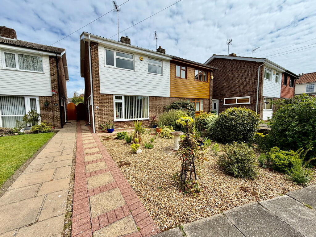 Main image of property: Dolphin Close, Lowestoft, NR33 0LA