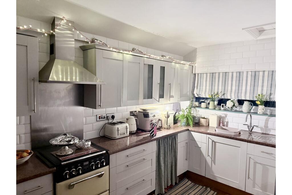 House in Leominster, Herefordshire - View 5
