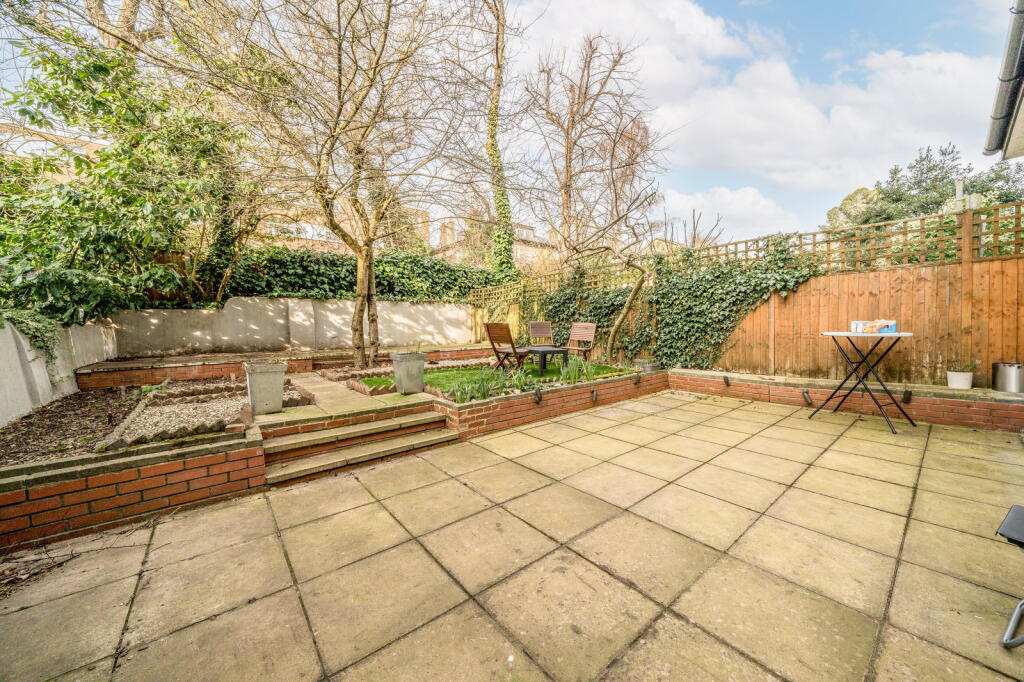 Apartment in London, Queen's Park - View 3
