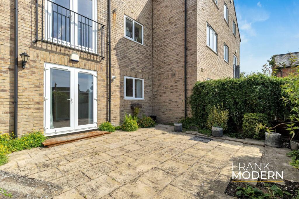 Main image of property: The Blades, Market Deeping, PE6