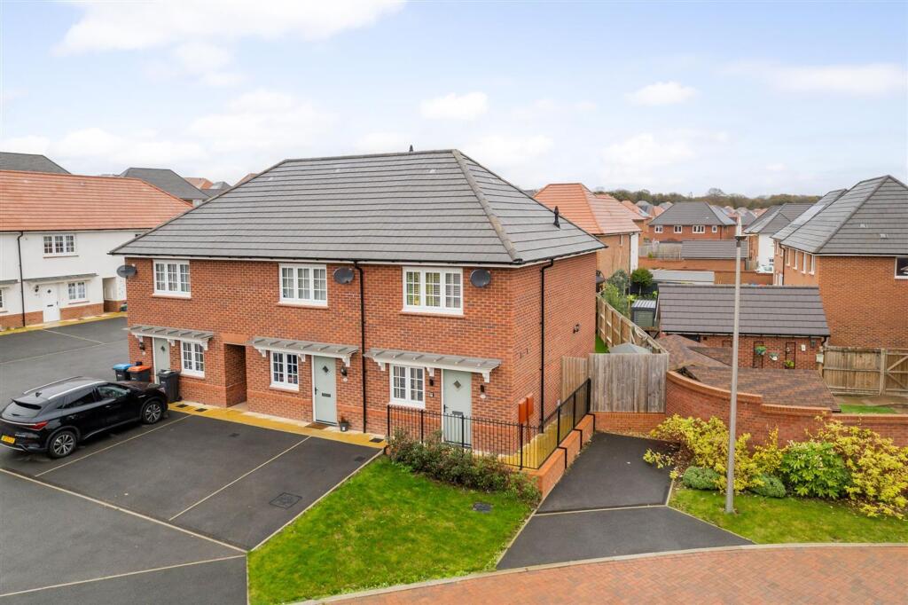 2-bed house on Chandler Avenue, Hartford, CW8, £120,000