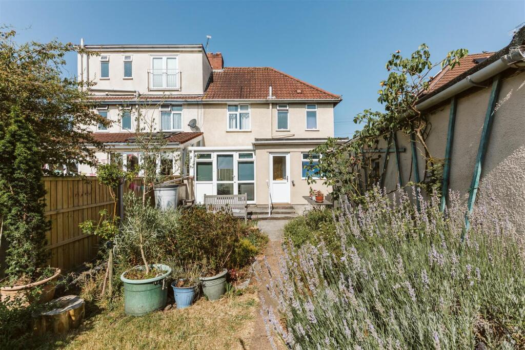 Cherington Road | Westbury-On-Trym photo 3