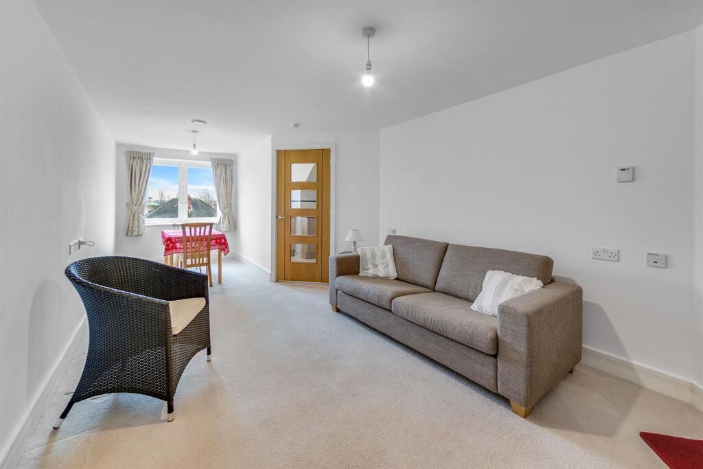 Main image of property: Abbotsmead Place, Caversham, Reading