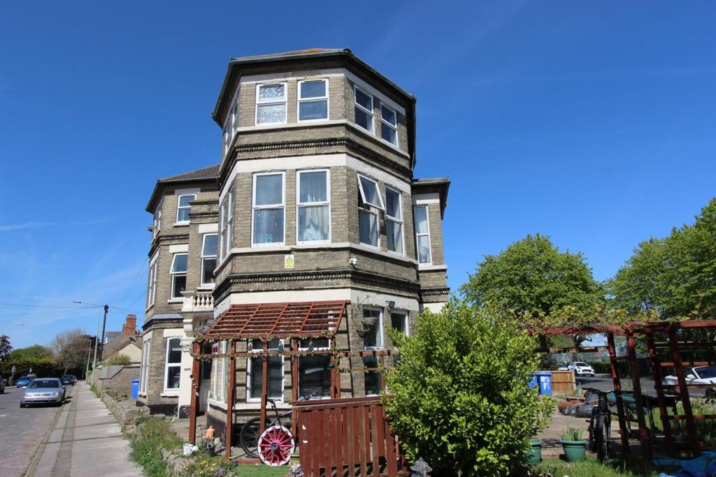 Main image of property: Flat 8, 60 Kirkley Cliff Road