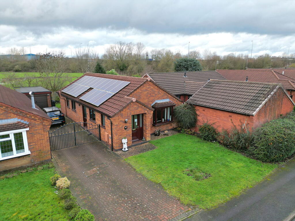 Main image of property: 25 Roehampton Drive, Trowell