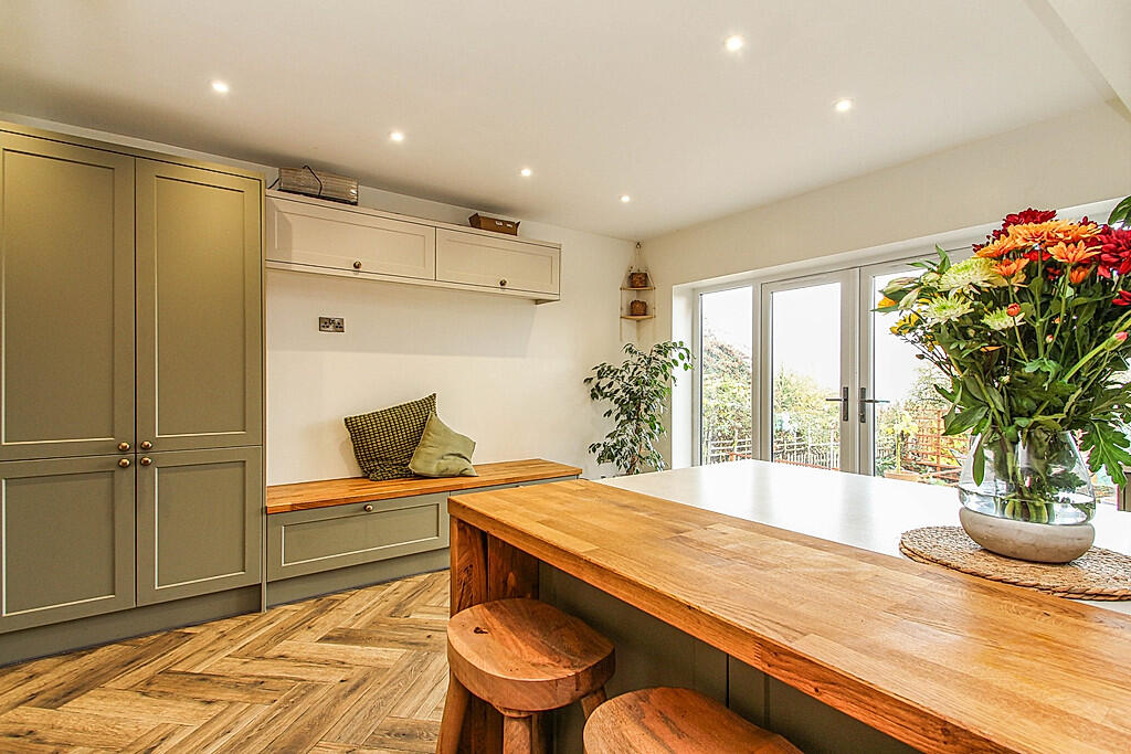 Holly Villa, 15 Gillott Street, Heanor, DE75 7LZ photo 4