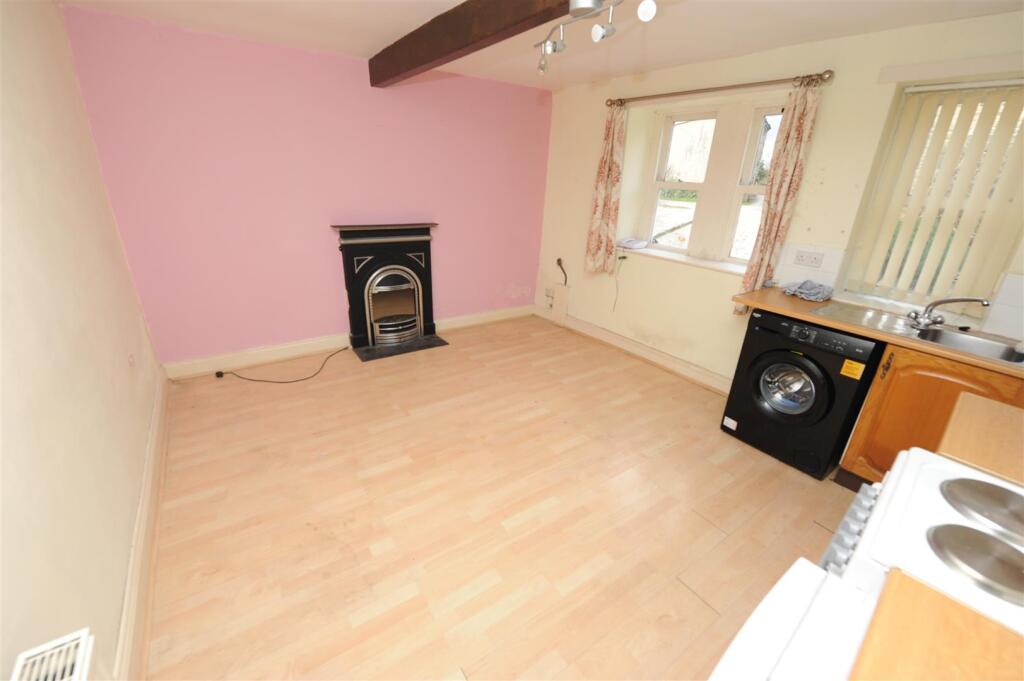 House in Bradford, Thackley End, Idle - View 3