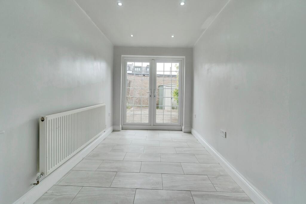 House in High Wycombe, Totteridge - View 5
