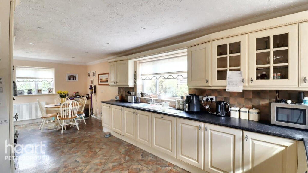 Tudor Close, Whittlesey photo 4