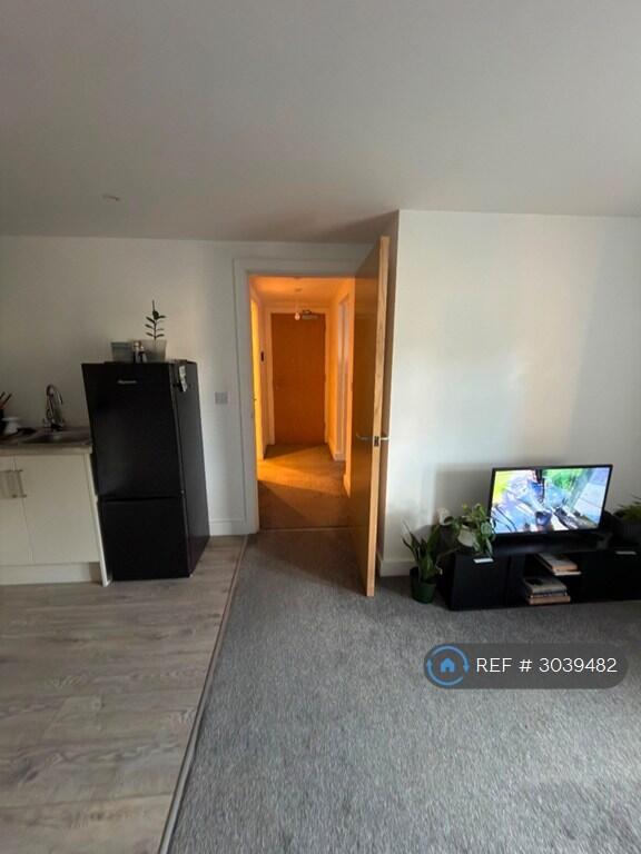 Apartment in Stockport - View 4