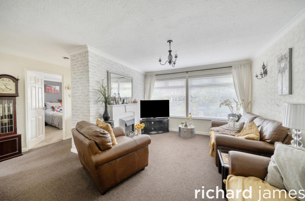 The Broadway, Rodbourne Cheney, Swindon, SN25 photo 2