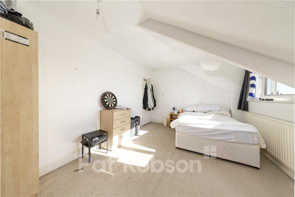 House in Newcastle upon Tyne, Jesmond - More