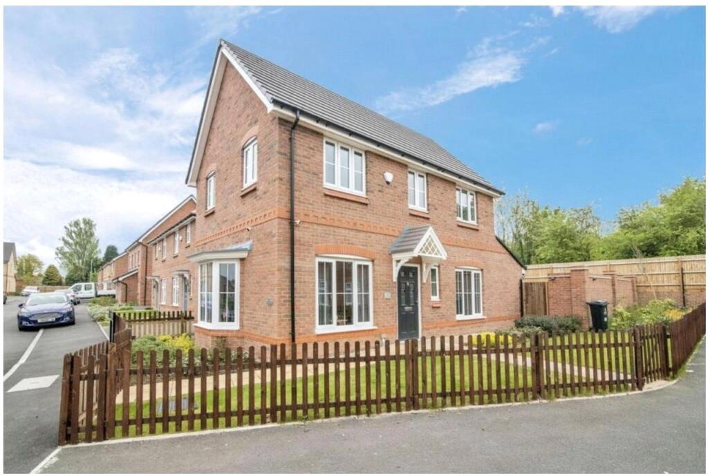3-bed detached on Basalt Lane, Wednesbury, West Midlands, WS10, £350,000