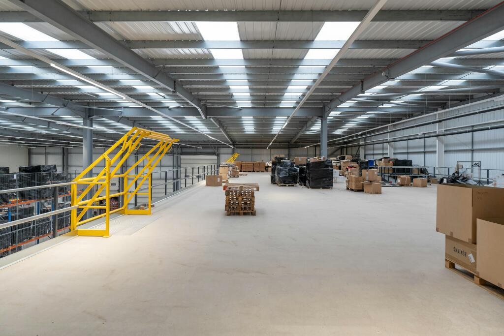 DC1 Everest Logistics Park Croydon 021.jpg