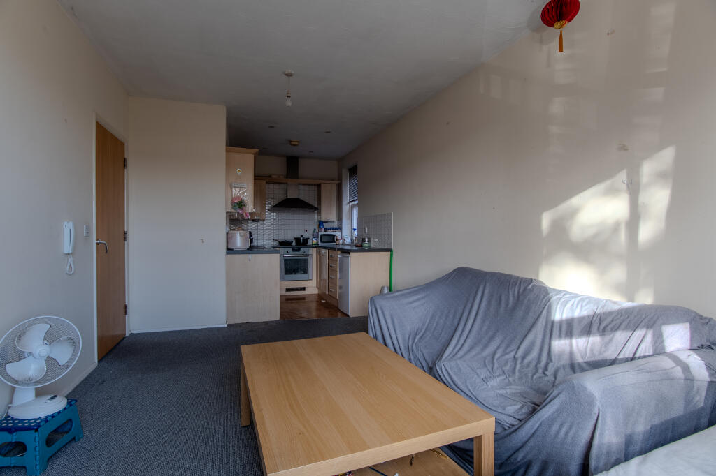 Apartment in Banbury, Town Centre - View 3