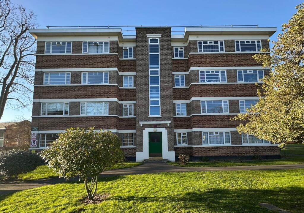 Main image of property: Flat 19 Cameford Court, New Park Road, London, SW2 4LH