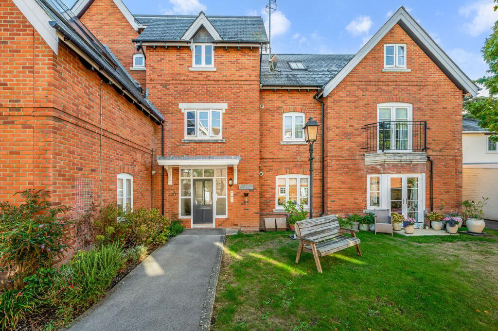 Apartment in Southampton - View 3
