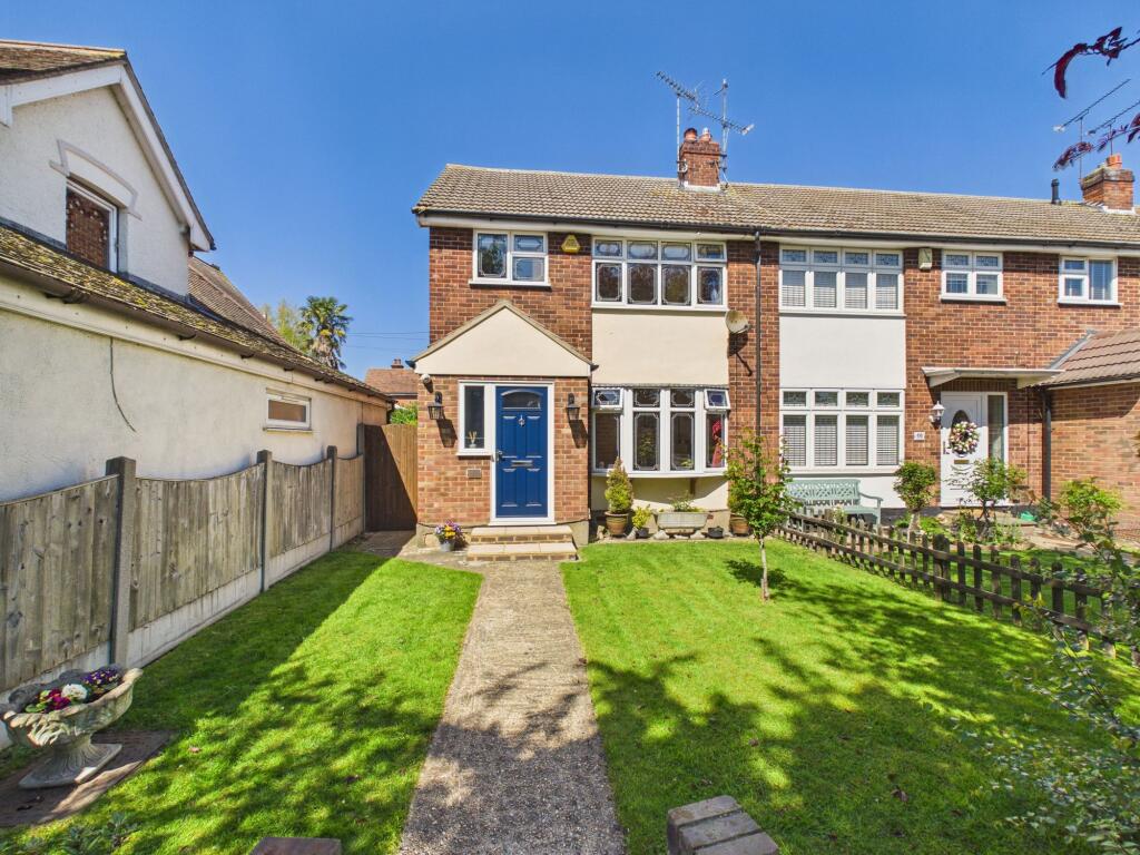 Main image of property: London Road, Stanford-Le-Hope, SS17