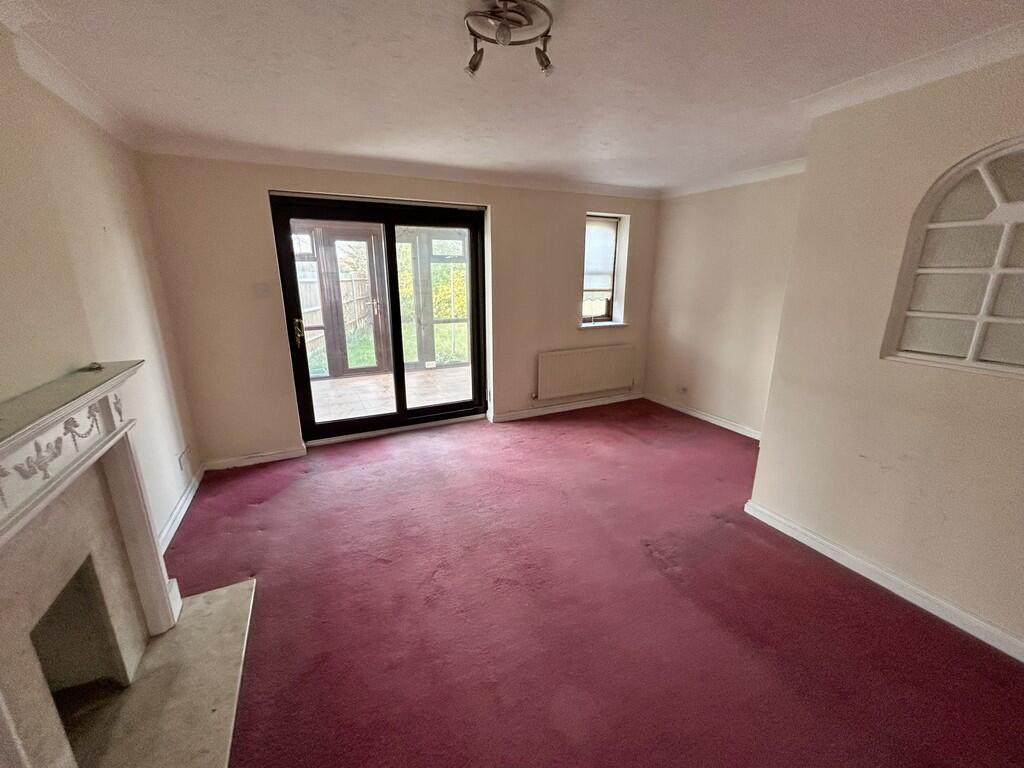 Horseshoe Close, Waltham Abbey photo 2