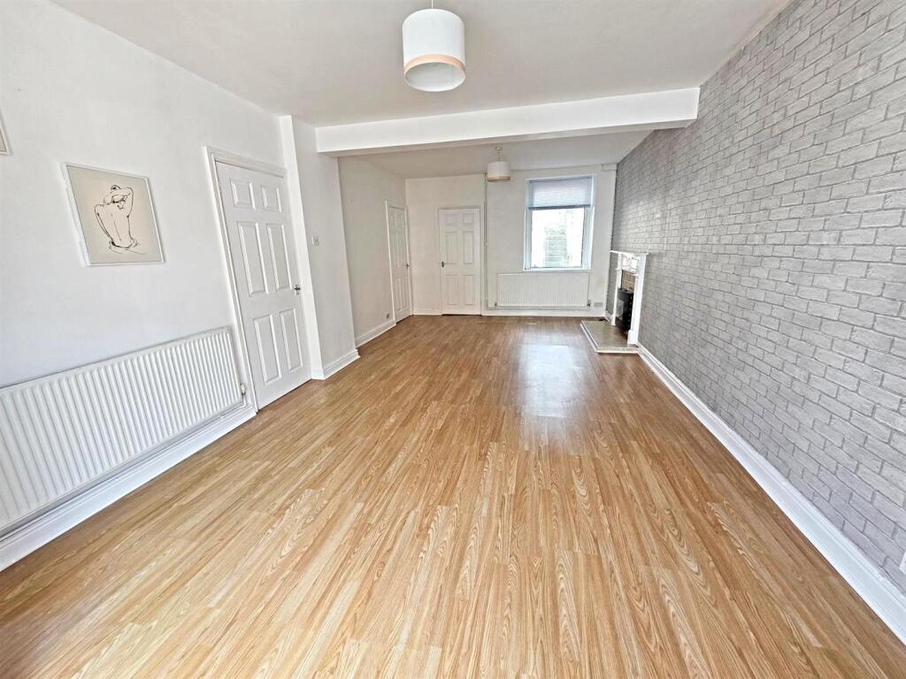 House in Pontypridd, Rhondda Cynon Taf - More