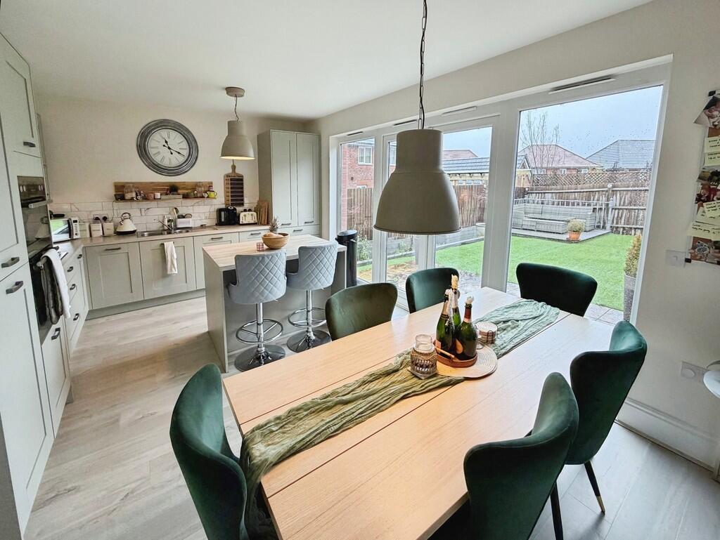 House in Warminster, Tascroft Rise, Wiltshire - View 3