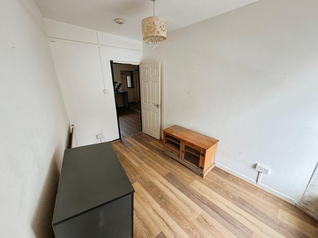 Apartment in Swansea, Morriston - View 4