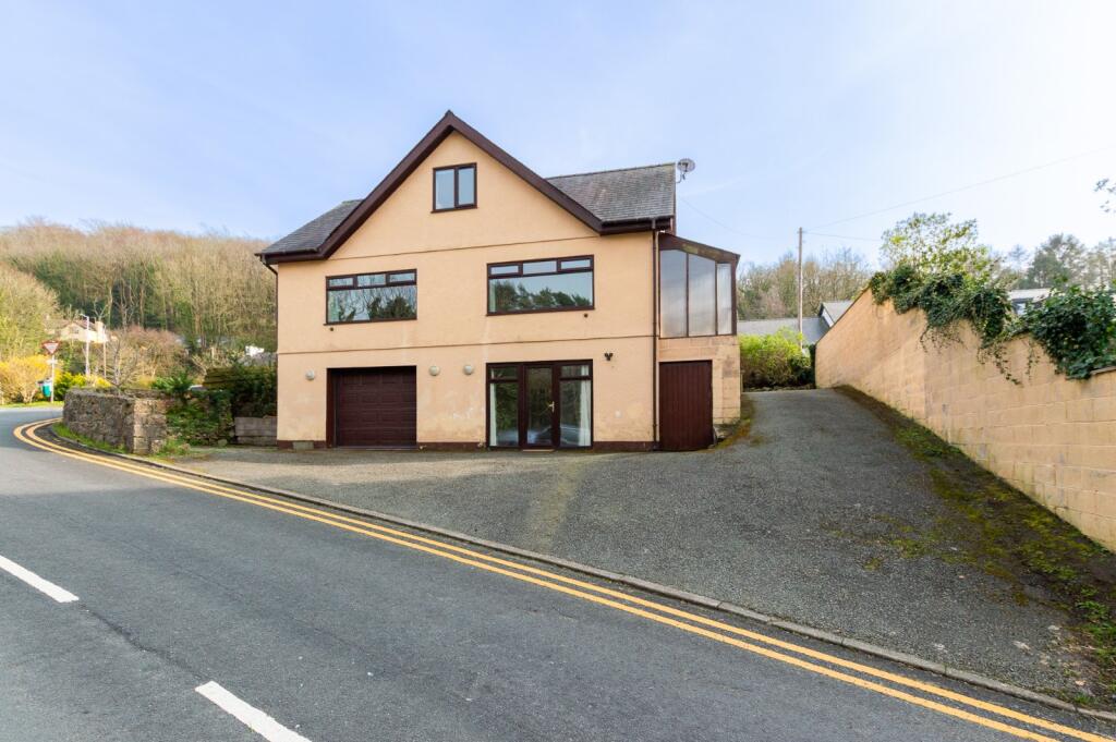Main image of property: Y Felinheli, Gwynedd, LL56