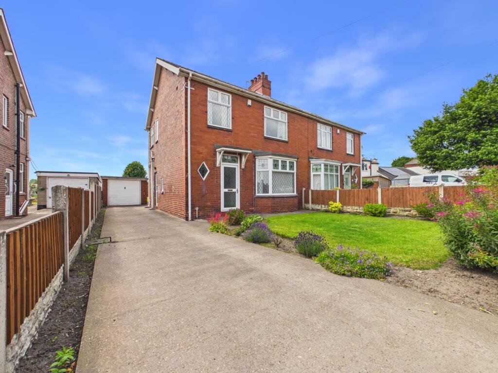 3-bed semi-detached on 16, Weeland Road, Knottingley, West Yorkshire, WF11, £190,000