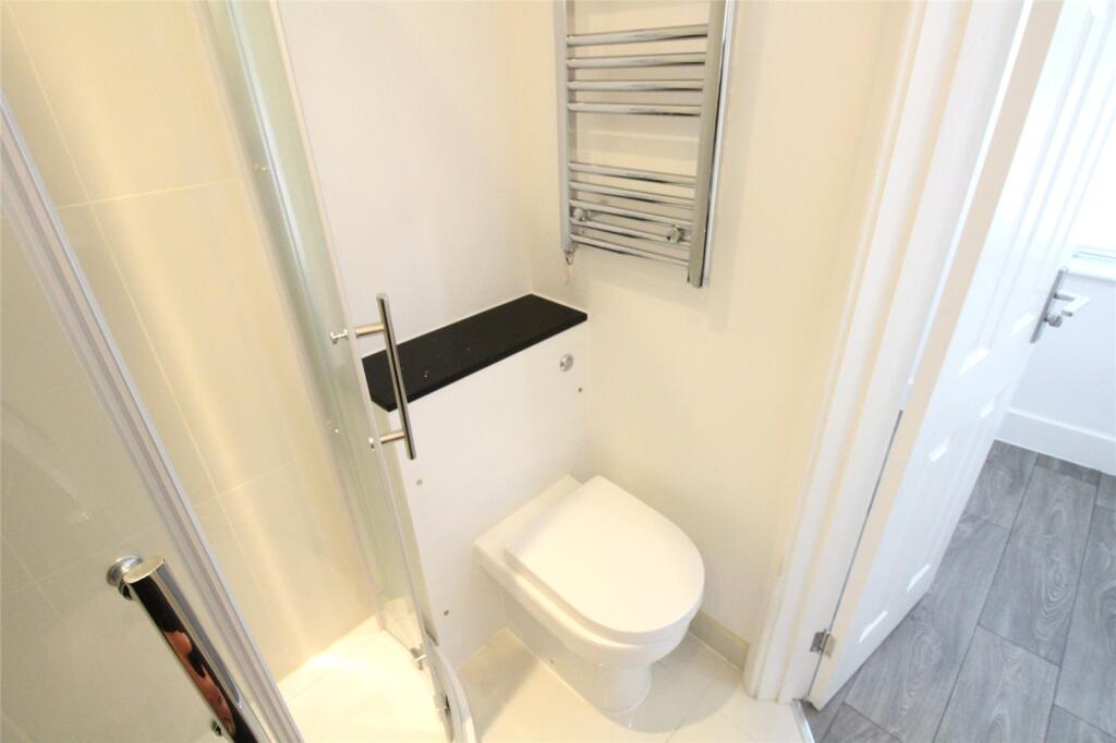 House in Luton - View 4
