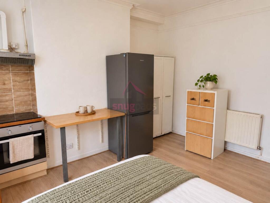 Apartment in Salford, Greater Manchester - View 2