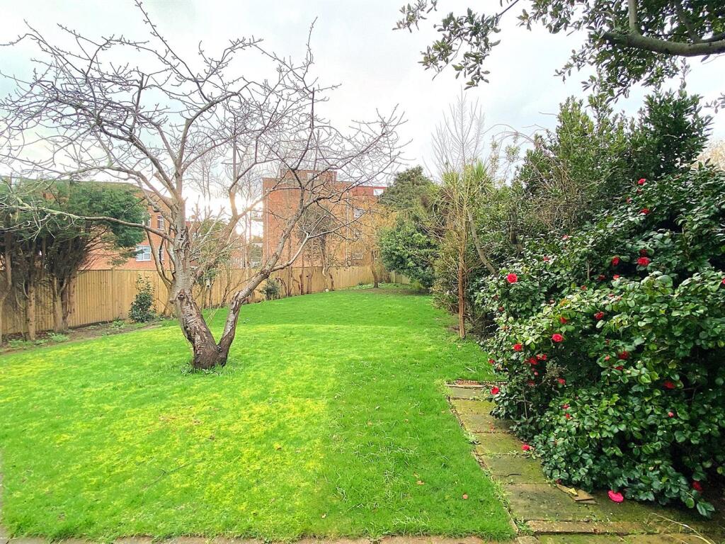 New Park Avenue, Bexhill-On-Sea photo 2