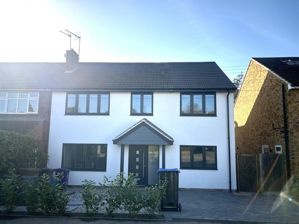 Main image of property: Oakfield Avenue, Hitchin