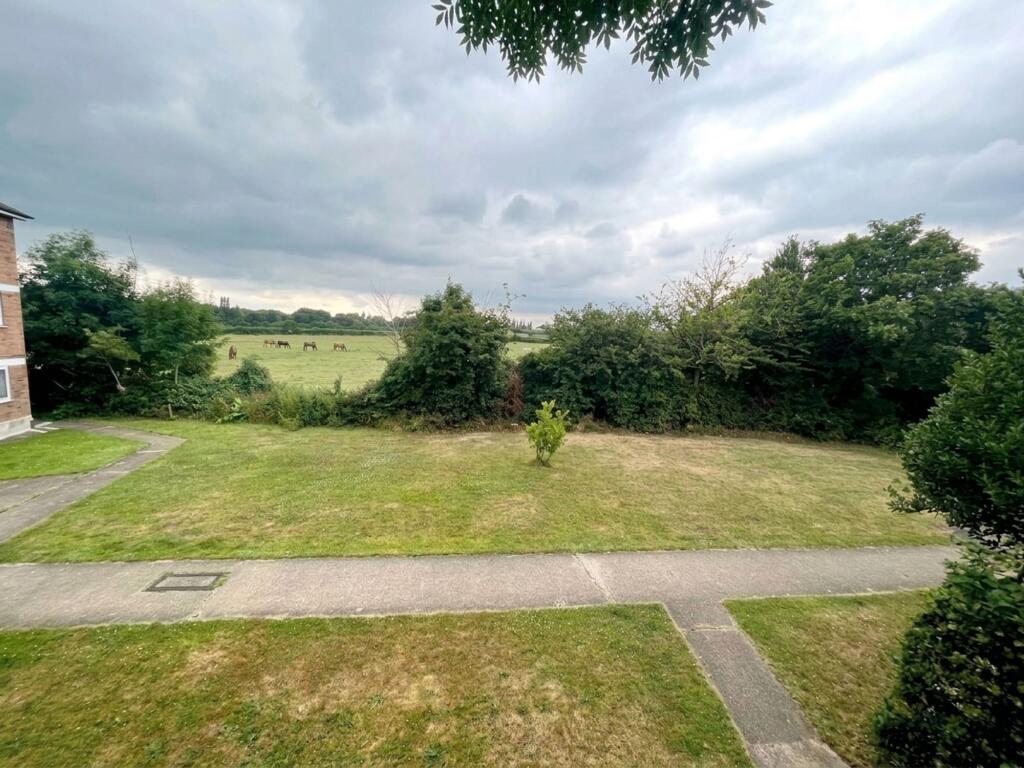 Apartment in Southall - View 4